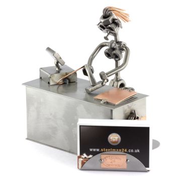 VERKÄUFERIN MIT VISITENKARTEN-HALTER