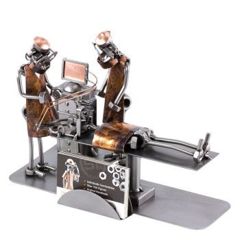 GEHIRNCHIRURG MIT VISITENKARTEN-HALTER