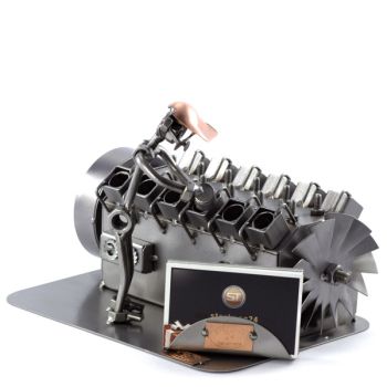 MASCHINENBAUER MIT VISITENKARTENHALTER